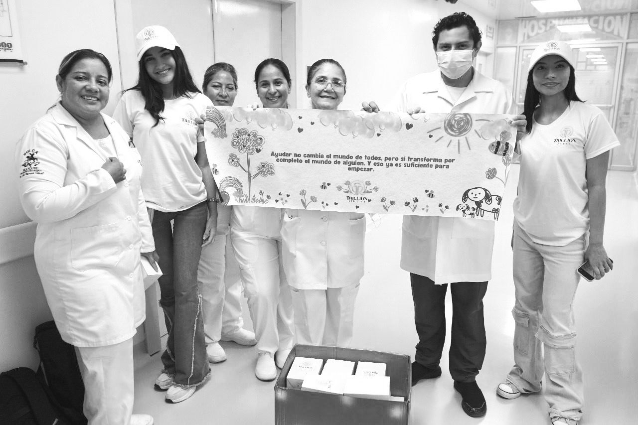 BUNYANIX TECHNOLOGIES team with banner at the hospital.